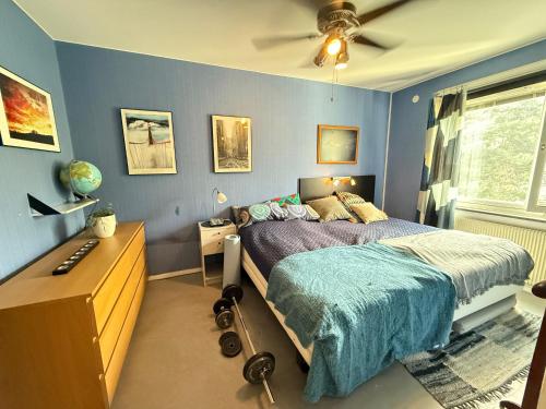 West Apartment in Stockholm near Metro with Balcony convenient to Concert Avicii Arena, Circus, Frie in Hägersten - Liljeholmen