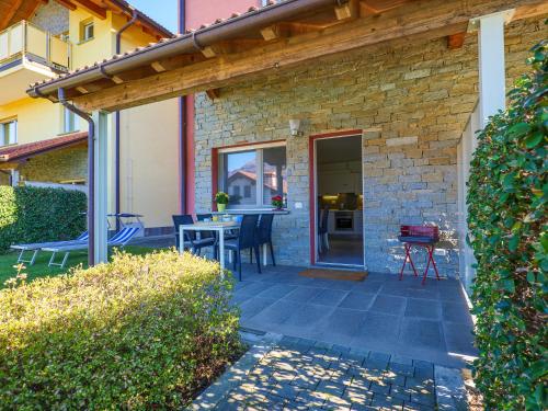 Rose Rossa Florentina Garten Ferienwohnung EG in Colico