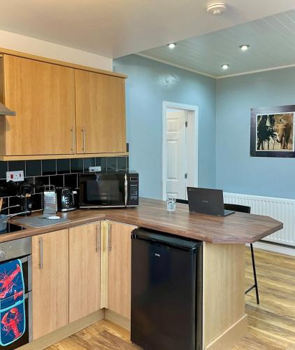 Konyha, Your ideal 3-bedroom home to stay in Leyland in St Ambrose