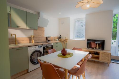 Appartement avec exterieur et parking - Le Puy 5 min in Espaly-Saint-Marcel