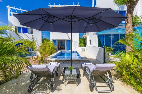 New Modern 2-lvl Punta Cana Villa in Gated Community with Private Pool & Rooftop Jacuzzi