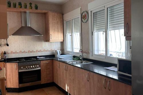 Casa Bueno- Sleeps 7 Private Pool & AirCon in Zurgena
