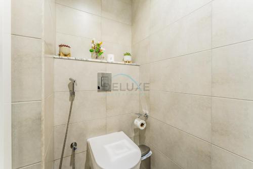 Steps from Dubai Water Canal 2BR, Near Safa Park & SZR, Easy Downtown Access, Aykon City 2 Tower C, Business Bay by Deluxe Holiday Homes, Dubaj (zdjęcie 9)