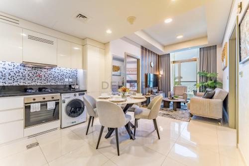 Steps from Dubai Water Canal 2BR, Near Safa Park & SZR, Easy Downtown Access, Aykon City 2 Tower C, Business Bay by Deluxe Holiday Homes, Dubaj (zdjęcie 3)