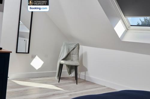 Spacious 4BDR House By Homebird Property Management Short Lets & Serviced Accommodation Leeds With Private Parking & Garden, Leeds (Foto 5)