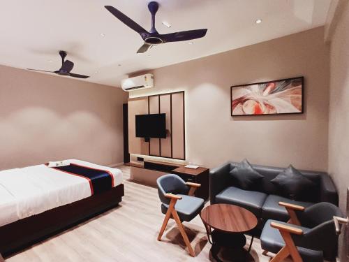 Hotel Bluestar - Wadgaon