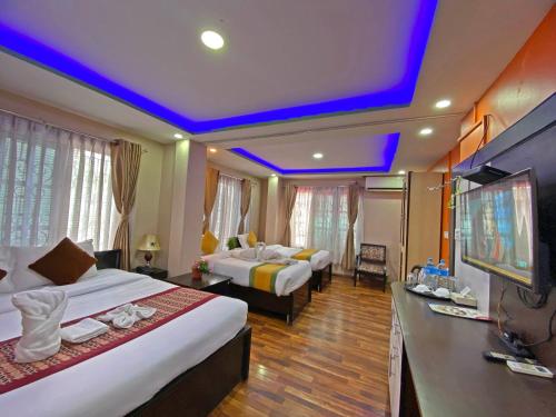 room detail thumbnail 1