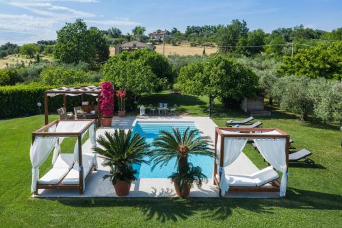Seadmed, Villa Monticelli in Serrungarina