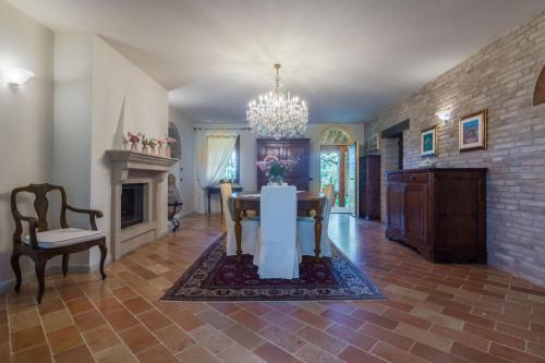Korruste plaanid, Villa Monticelli in Serrungarina