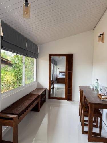 Hilltop Guest House in 엘라