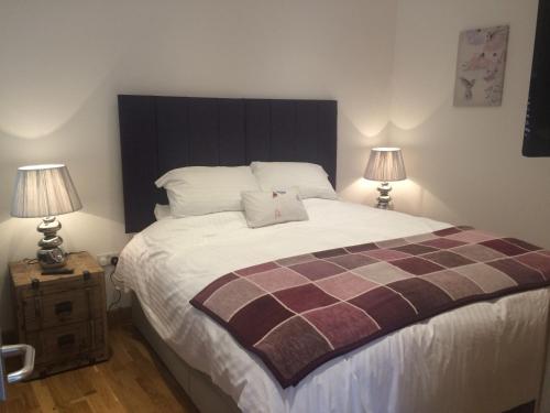 Linnaea Rooms - To the Rear of Radnor Arms in Malmesbury