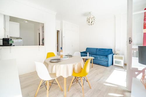 Kitchen, Studio proche mer avec jardin in Fabron