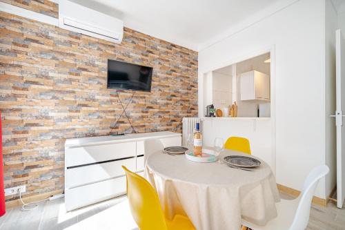 Facilities, Studio proche mer avec jardin in Fabron