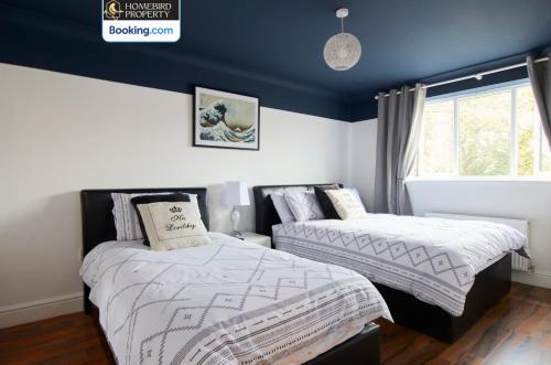Cosy 4Bedroom House Near City Centre By Homebird Property Management Short Lets & Serviced Accommodation Leeds With Private Parking & Garden, Лидс (фото 5)