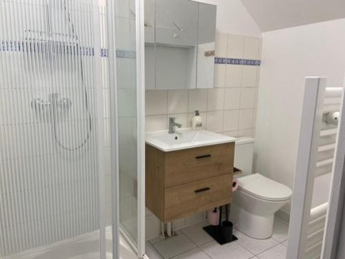 gite 4 chambres avec salle de douche et WC privative in Fontenay-Torcy