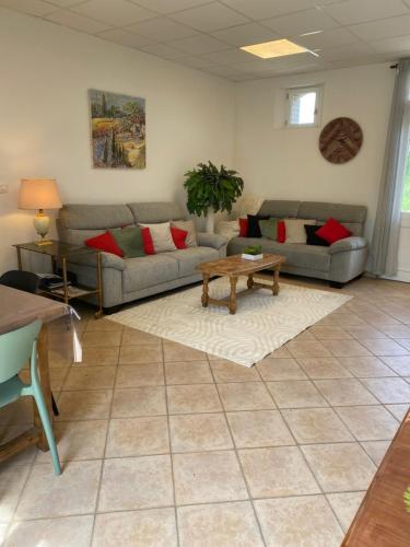 gite 4 chambres avec salle de douche et WC privative in Fontenay-Torcy