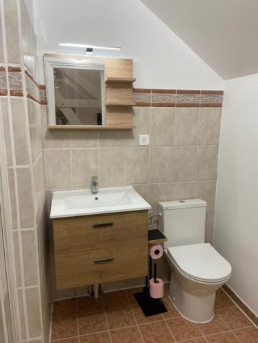 gite 4 chambres avec salle de douche et WC privative in Fontenay-Torcy