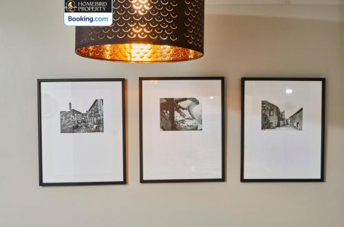 Newly Renovated 4BDR Cottage House By Homebird Property Management Short Lets & Serviced Accommodation Leeds With Private Parking & Netflix, Лидс (фото 5)