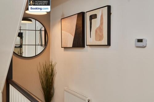 Newly Renovated 4BDR Cottage House By Homebird Property Management Short Lets & Serviced Accommodation Leeds With Private Parking & Netflix, Лидс (фото 9)