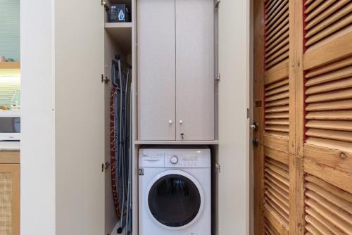 Tulip 2BR Apartment in Gemayze - image 11