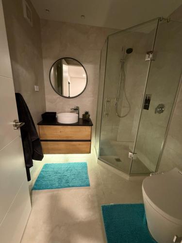 دش, Modern Comfort in Long Bay near Beach & Cafes in Okura