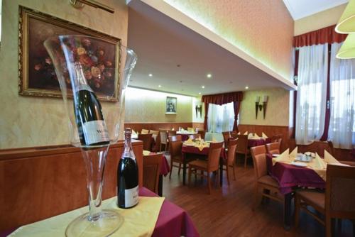 Ресторан, Offi Haz Hotel in Егер