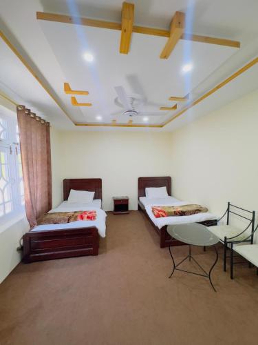 2 twin beds