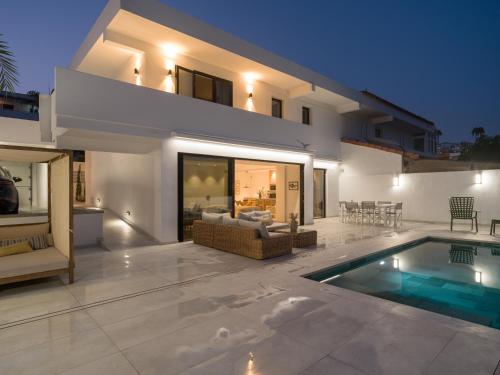 Las Burras Ocean Front Views