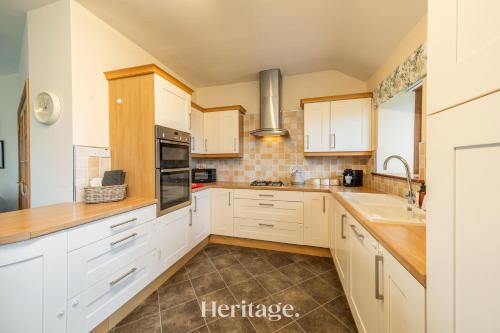 virtuve, Woodside, Get away with Hot Tub, near Fraserburgh in Mintlaw