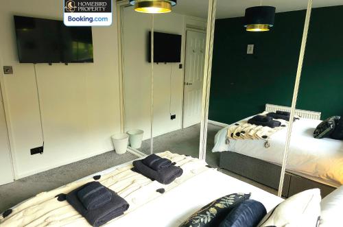2 Large Bedroom House By Homebird Property Management Short Lets & Serviced Accommodation Leeds With Private Parking & Garden, Leeds (photo 8)