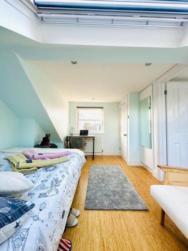 Large Double Room with Private Bathroom West Zone 3 Free Parking, Londyn (zdjęcie 9)