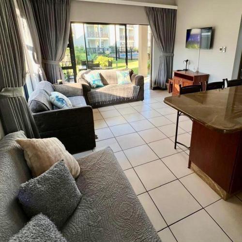 Topanga 11, Seaside Bliss! in Uvongo Beach