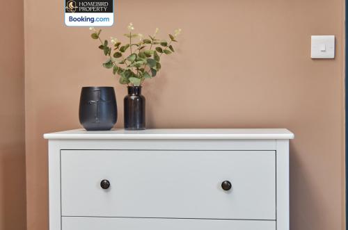 Beautiful 3BDR House By Homebird Property Management Short Lets & Serviced Accommodation Leeds With Free Parking & Free WiFi, Лидс (фото 6)