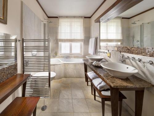 room detail thumbnail 2