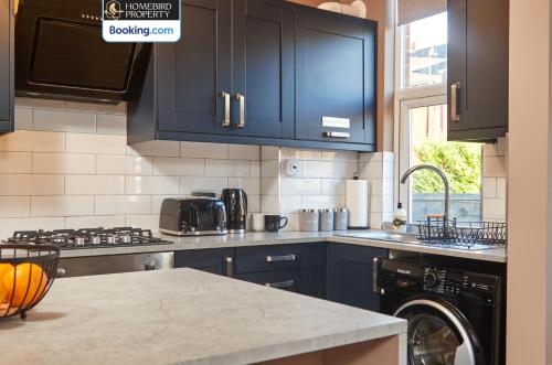 Beautiful 3BDR House By Homebird Property Management Short Lets & Serviced Accommodation Leeds With Free Parking & Free WiFi, Лидс (фото 4)