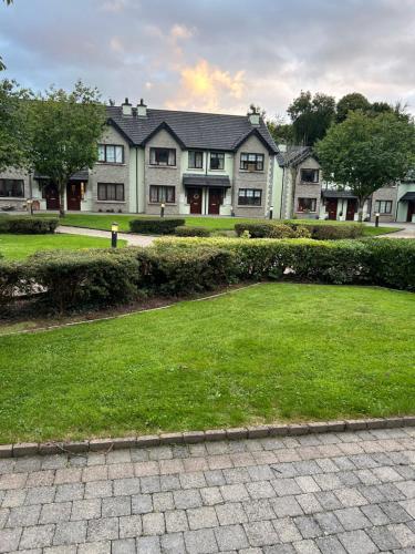 Výhled, Lough Rinn - Mac Raghnaill Court in Mohill