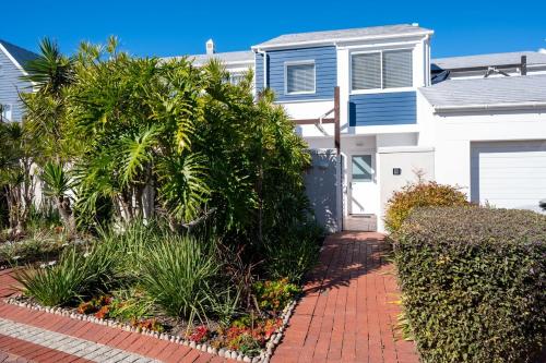 Waterfront - 2BR Oasis with mooring and Lagoon views with direct access to the water, Knysna (zdjęcie 2)