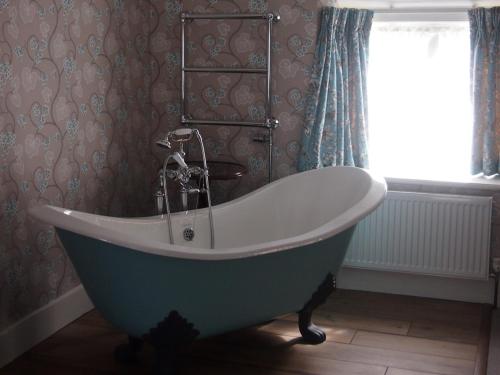 Clare Cottage - Corton Denham
