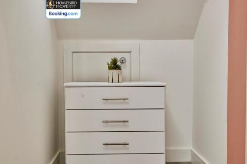Modern 4Bedroom House By Homebird Property Management Short Lets & Serviced Accommodation Leeds With Private Parking & Garden, Leeds (Foto 7)
