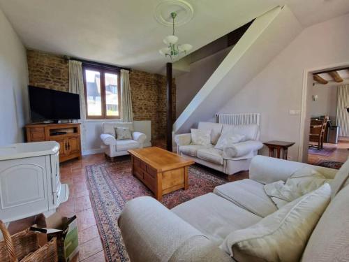 Escapade nature, 2 maisons de charme pour 6 in Moulins-la-Marche