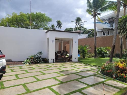 Lakefront Paradise Retreat, Private Pool Vacation Home in Rivas, between Ometepe, Tola and San Juan  in San Jorge