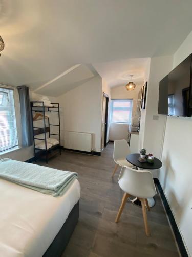 Wadham Suites, Liverpool (photo 3)