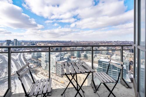 1 Bedroom with King bed Condo in Downtown, Торонто (фото 2)