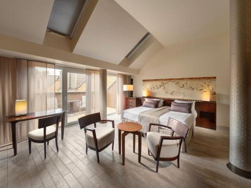 room detail thumbnail 0