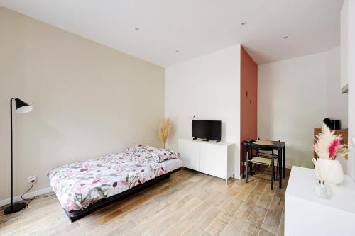 Shared lounge/TV area, Charmant Studio neuf a 10 minutes de Paris in Vincennes