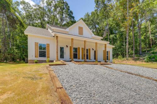 Close to Sports Complex Modern Millbrook Duplex! in Fays