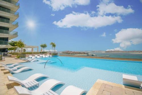 Vacationer Holiday Homes I Calm 1 Bed l City Views l Infinity Pool Access, Dubaj