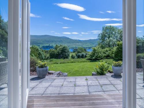 Loch Tay, Estate House with Panoramic Vistas in Ардеонег