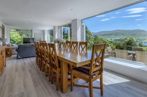 Loch Tay, Estate House with Panoramic Vistas in Ардеонег