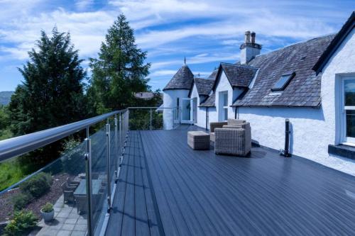 Loch Tay, Estate House with Panoramic Vistas in Ардеонег